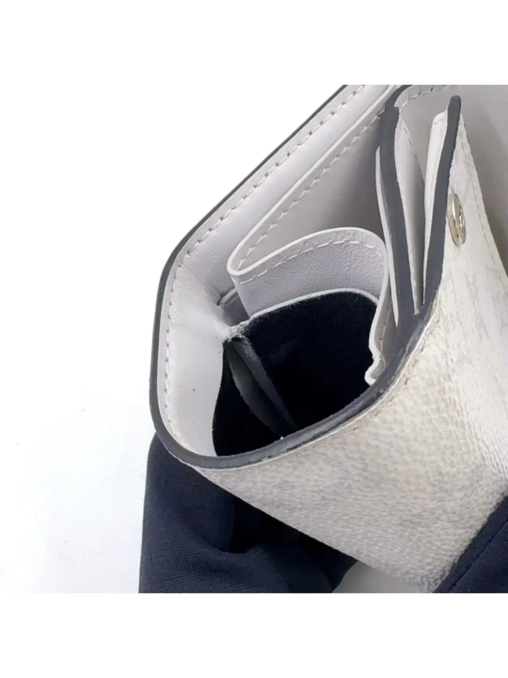 Louis Vuitton Discovery Compact Wallet Leather White Silver